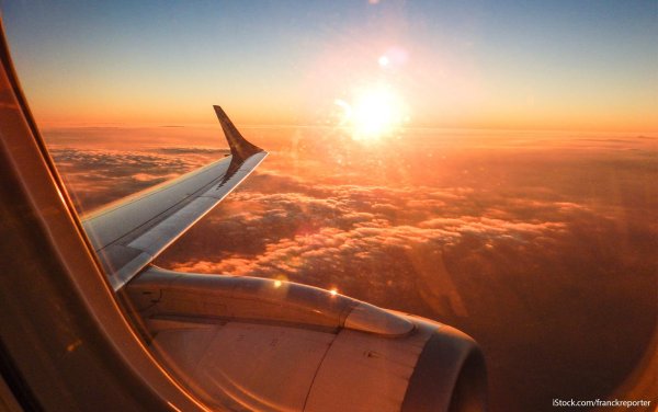 Самолет на рассвете