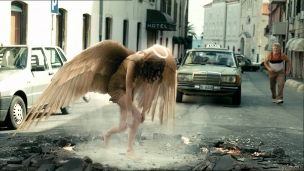 Человек с настоящими крыльями