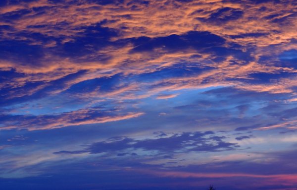 Светлое вечернее небо