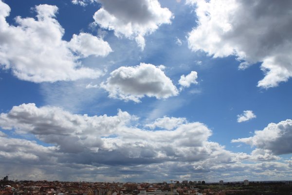 Полуденное небо