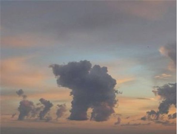 Эффект Fallstreak в перисто- кучевых облаках
