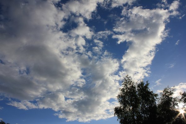 Голубое небо и солнце