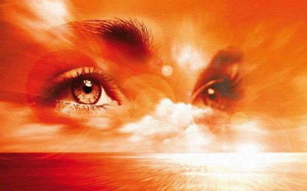 Глаза на фоне неба