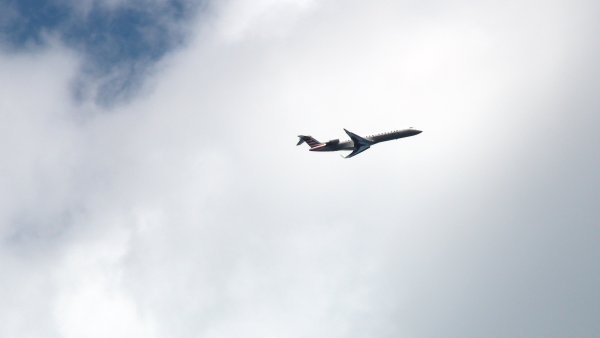 Самолет в далеке