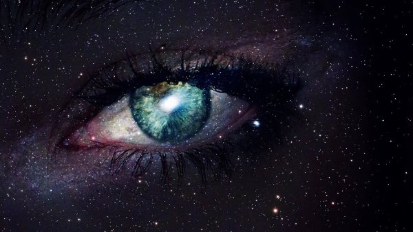 Женские глаза в небе