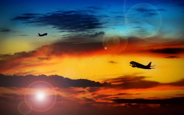 Самолет далеко в небе