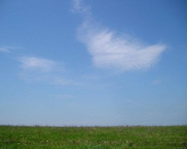 Пейзаж с голубым небом