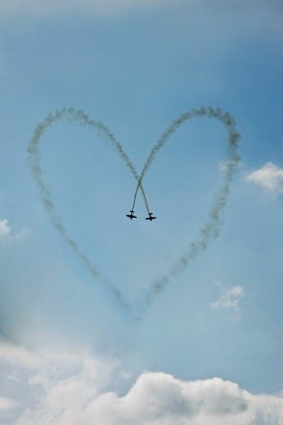 Красивое чистое небо с сердечком