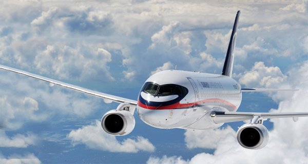 Гражданский а Суперджет самолет