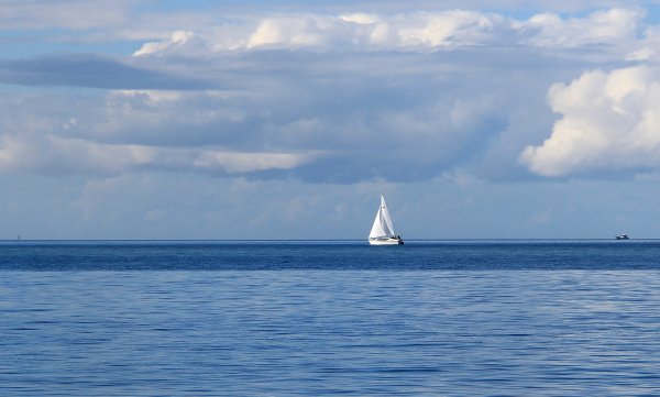 Море вдалеке