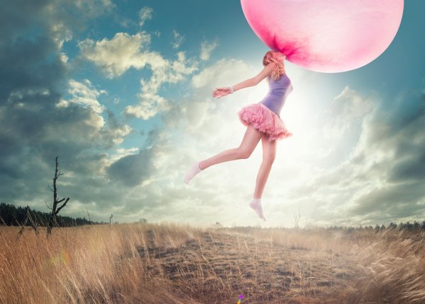 Девушка летает