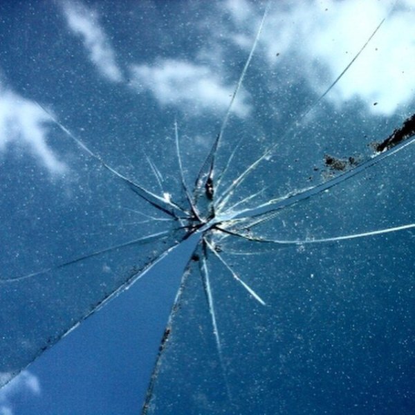 Человек взлетает в небо