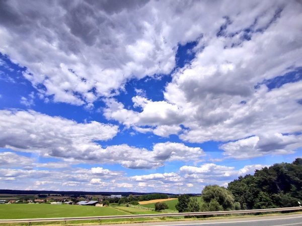 Красивые облака летом