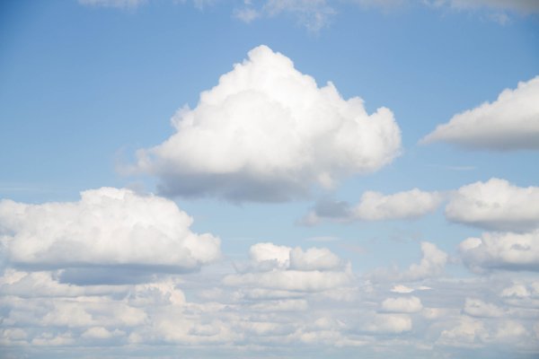 Облака плывут