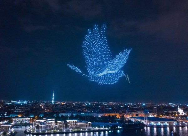 Шоу дронов в Питере