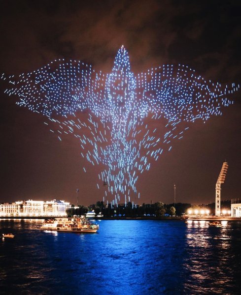 Световое шоу дронов в Санкт Петербурге