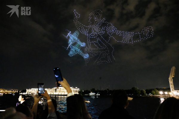 Шоу дронов в Питере 2022