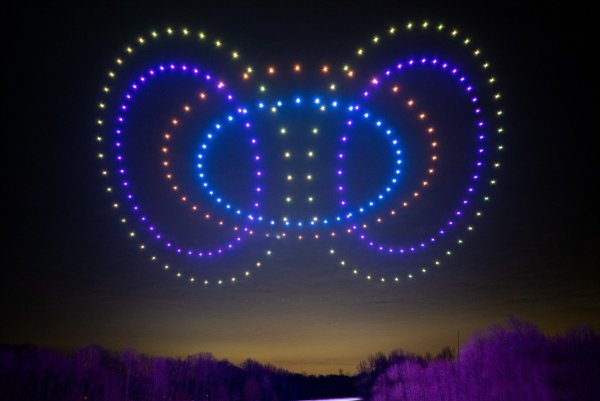 Шоу дронов в Санкт-Петербурге 2 мая 2021