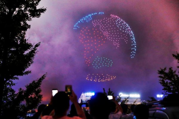 Выступление дронов