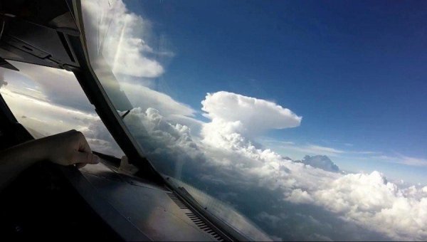 Облака из кабины самолета