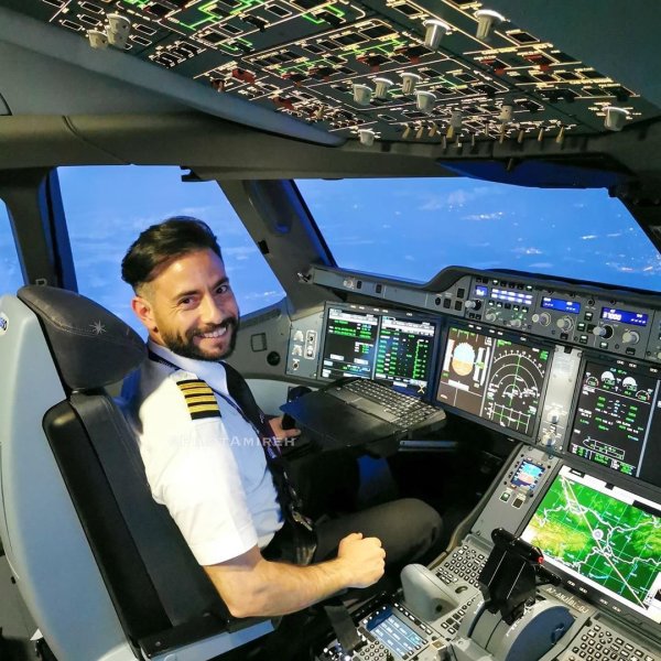 Кабина пилота самолета