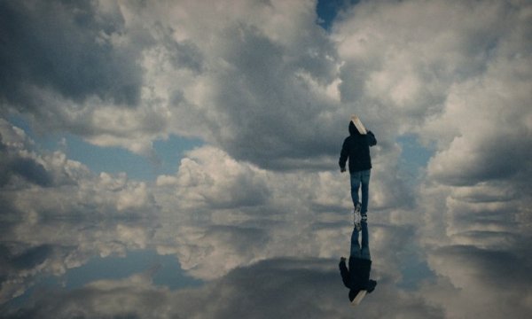 Человек уходит в небо
