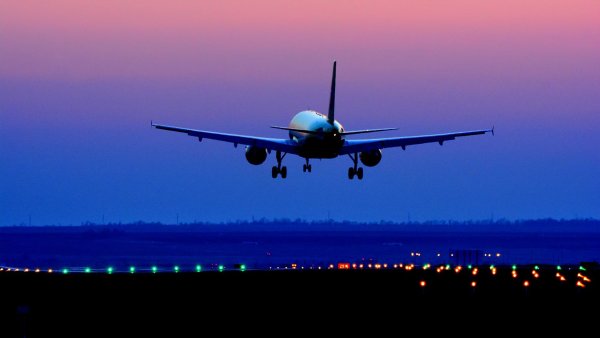 Самолет ночью