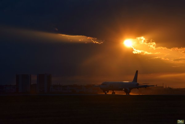 Самолет ночью