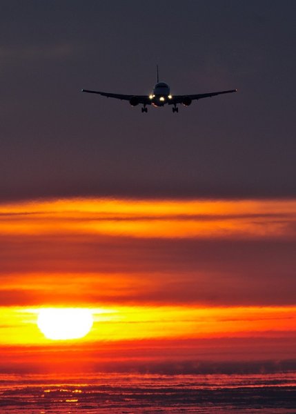 Самолет ночью