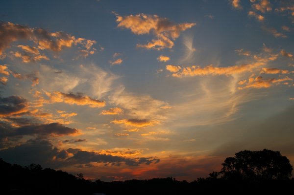 Ясное небо на закате