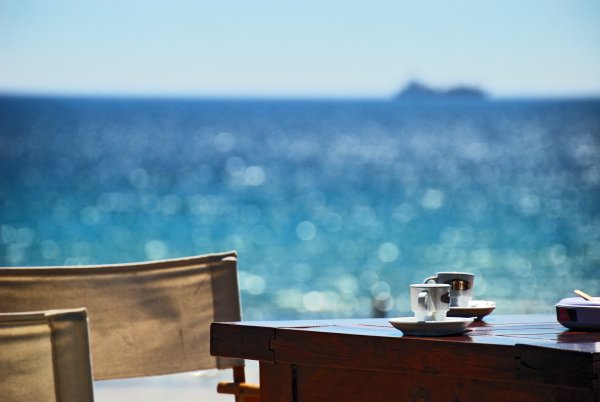 Утро на море с кофе