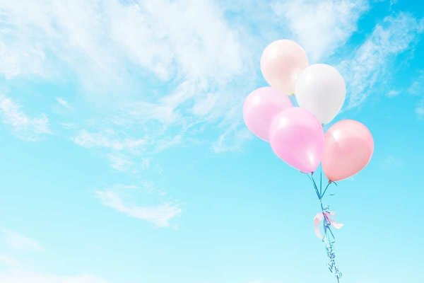 Голубое небо с шарами