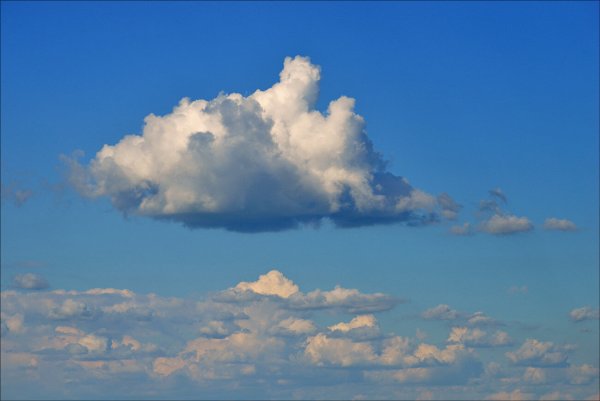 Лучи солнца сквозь облака