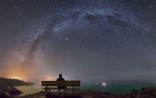 Ночное небо и человек