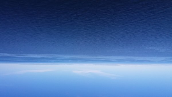 Голубое безоблачное небо