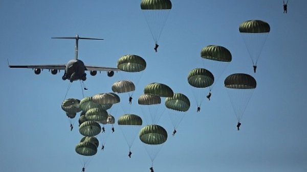 Парашютики в небе