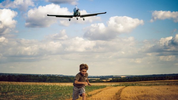 Самолёт в небе рисунок