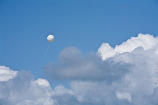 Воздушные шарики в небе