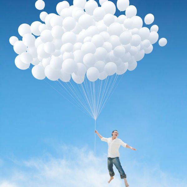 Белый шар в небе