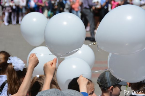 Синие воздушные шары в небе