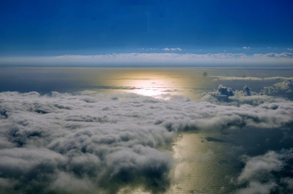 Облака над океаном