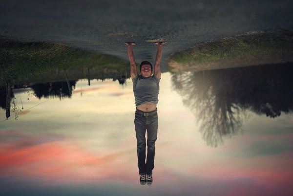 Летающая Перевернутая пирамида