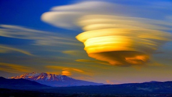 Двояковыпуклые облака линзовидные