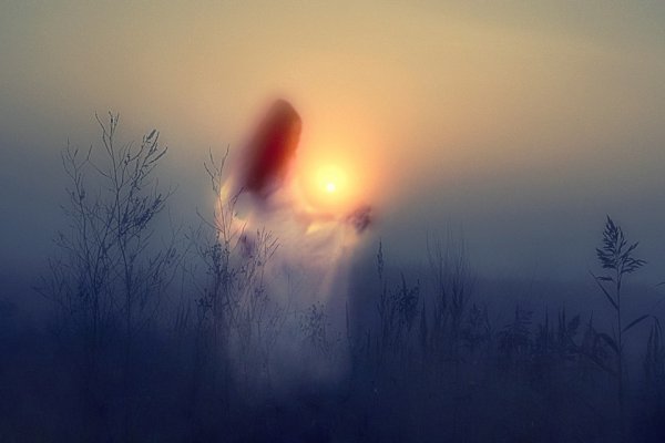 Женские глаза в небе