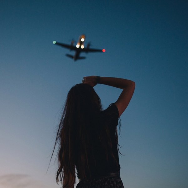 Девушка в самолете