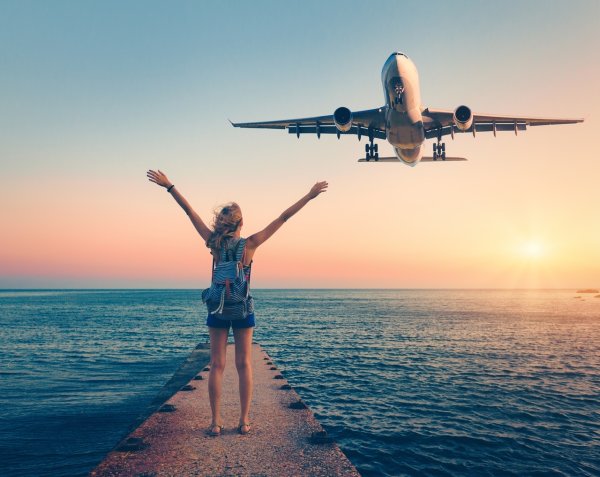 Самолет над морем