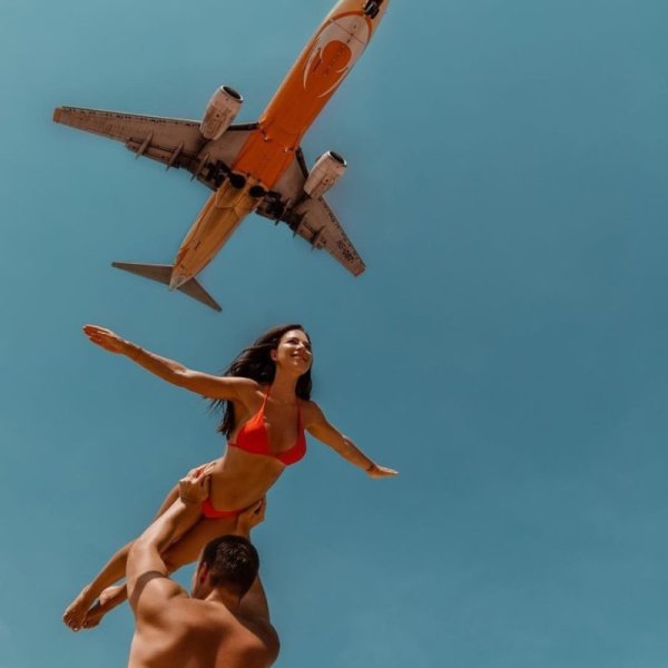 Улетающий самолет