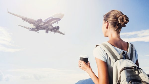 Девушки в самолете ночью