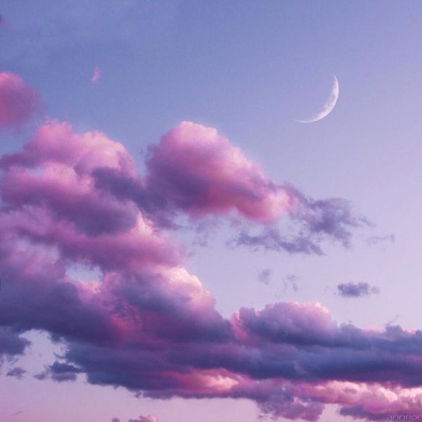 Розовое небо с облаками