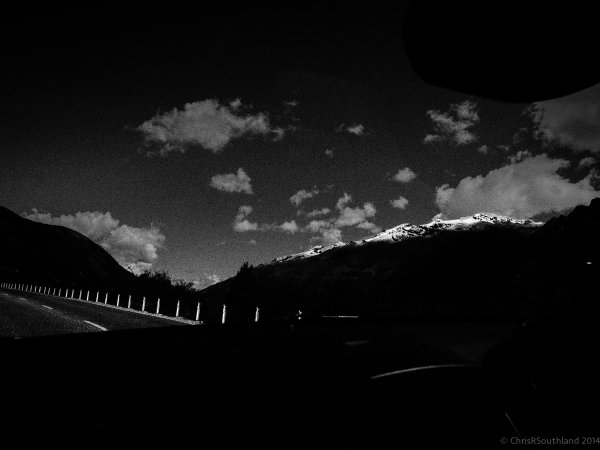 Черно белые горы и Луна